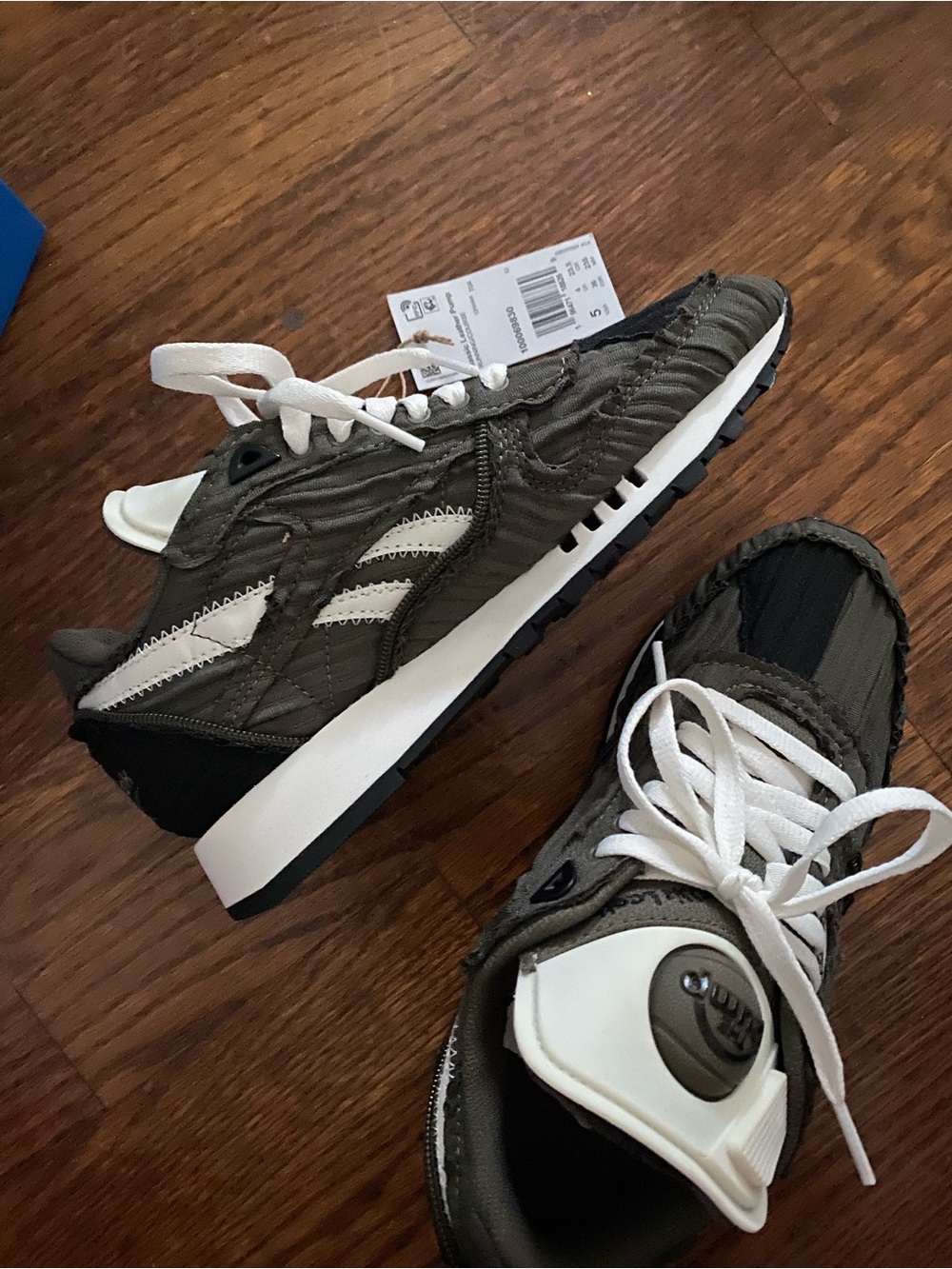 Reebok Olive Green and White Men's Runner Sneakers